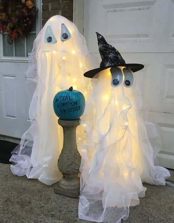 30+ Budget-Friendly DIY Outdoor Halloween Decorations That Are Eerily ...