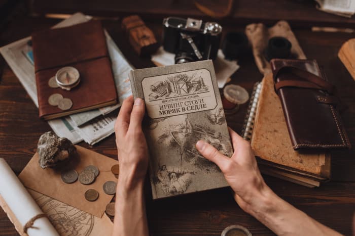You don't have to write an impressive amount of prose when you start a dream journal. Just put one word down at a time.