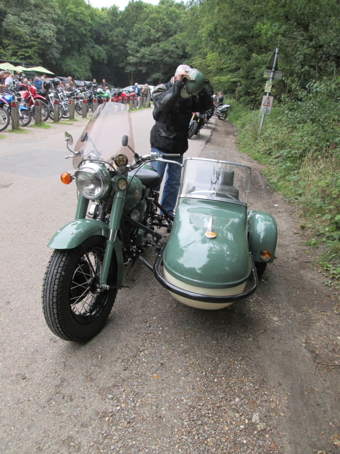 The view from the front end, with the rider readying for the 'off'. Definitely veteran!