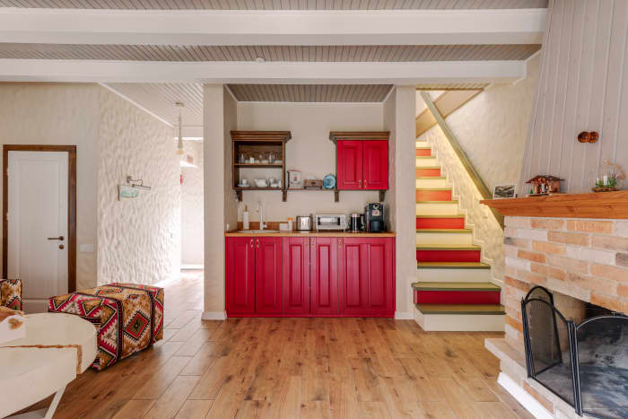 When it comes to creating an Aries design, pops of red will help you more than anything. The red cabinets in this picture help bring the room together.