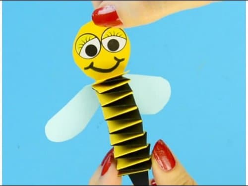 48 Beautiful and Creative Bee Craft Ideas - FeltMagnet