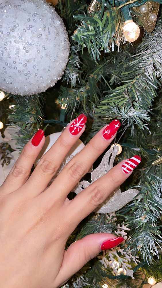 diy-christmas-nail-designs