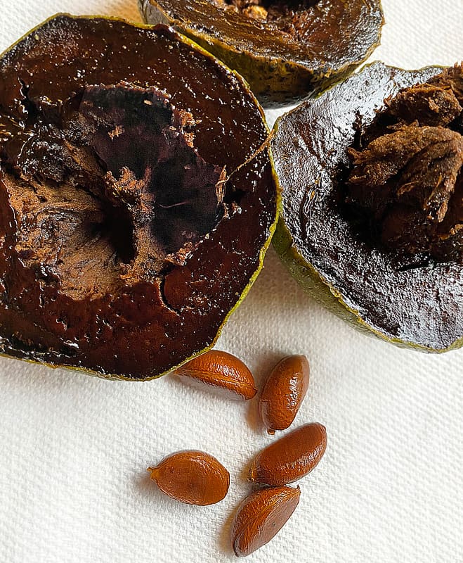 Each fruit usually contains 6-8 hard, brown seeds which are inedible. Some cultivars have fewer seeds or are completely seedless.