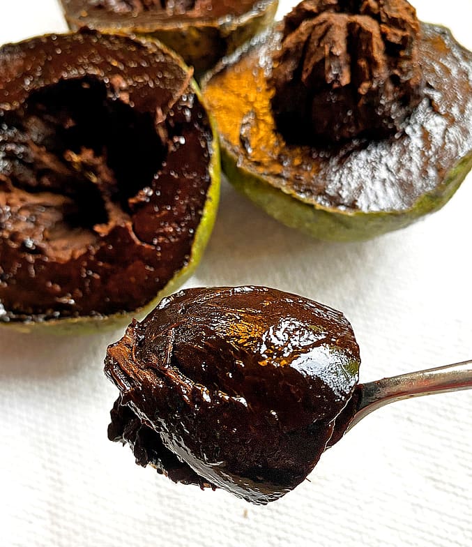 The name chocolate pudding fruit is somewhat misleading because even though the pulp looks like chocolate pudding, it doesn't taste like it!