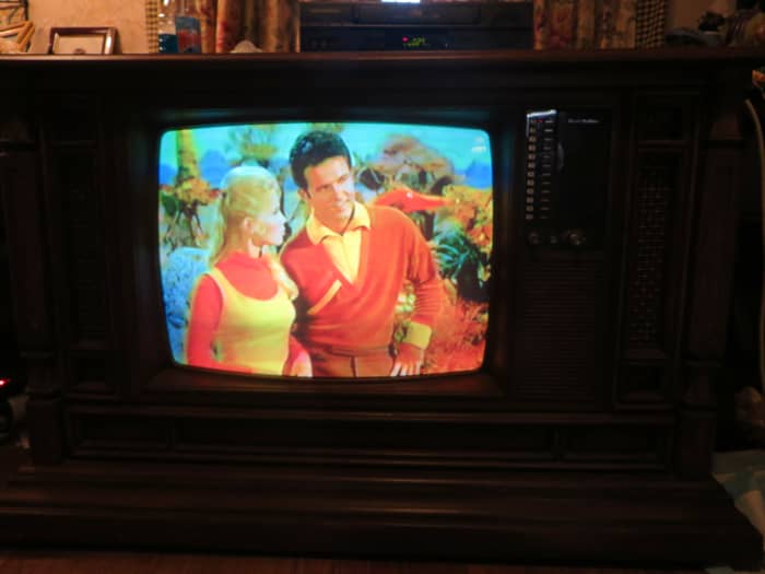 Marta Kristen as Judy Robinson and Mark Goddard as Major Don West, are Bright and Matching on the Curtis Color Console Model H2508ME Chassis C85-1, RCA picture tube mode 25VGTP22