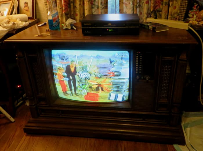 Bill Mumy as Will Robinson, Jonathan Harris as Dr. Zachary Smith and Bob May as The Robot in Lovely Color on the Curtis Color Console Model H2508ME.
