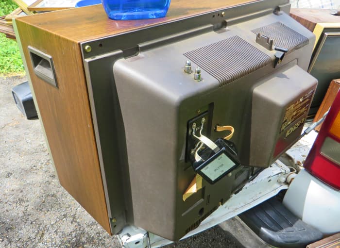 Curtis Mathes Color Television Model H1950MW ... These Portables were Portable in Name only they Were very Heavy and Built to Last