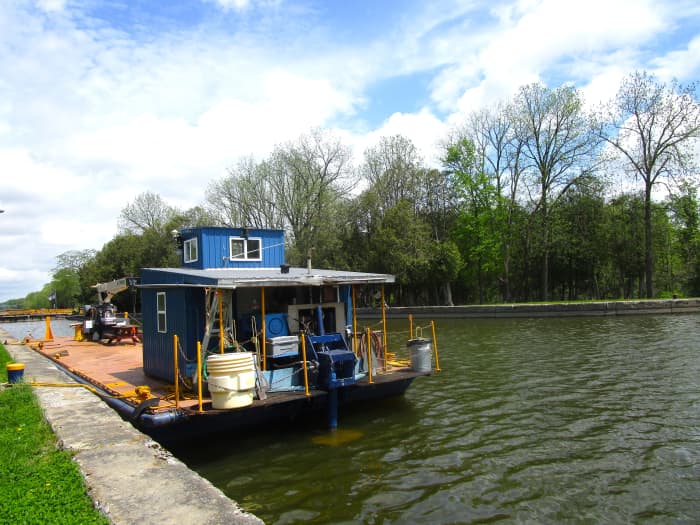 Skow tied up at lock C-9, Hudson Falls, NY Skows can serve as living areas for crews. This skow is equipped with a gas grill and picnic table.