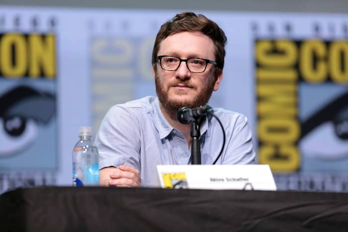 Director Akiva Schaffer combines a 'Roger Rabbit'-style setting with pop culture, industry satire and plenty of humour.