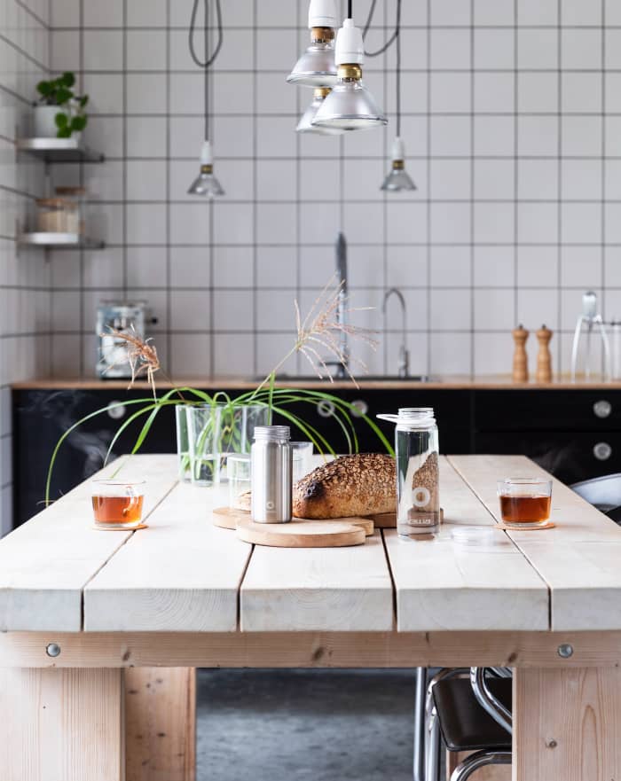 Decorate like you're a mermaid. Leave behind trinkets on the table, especially rounded objects that are clear, silver, or pearl-like. A fruit bowl or plants can give off summer vibes.