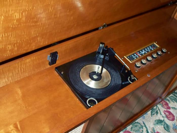 A Beautiful and Simple Design, The Placement of the Speakers is Perfection at its Best. This Curtis Mathes Stereo Model # 40M653 was made 09-18-1961. Back when they knew what they were doing and actually cared about quality .
