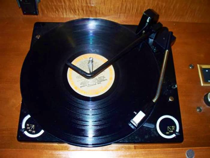 The Turntable is a Updated Model from later in the 1960s, on this Curtis Mathes Stereo Model # 40M653. It was a popular way of selling at the Showroom to send out repairmen to up sell the newest turntable or reel to reel to the consumer.