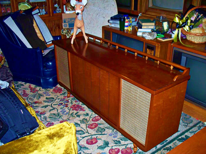 Back When People were Throwing Away Stereos and Televisions, I was Collecting Them. This was a happy find, my Curtis Mathes Stereo Model # 40M653 was made 09-18-1961.