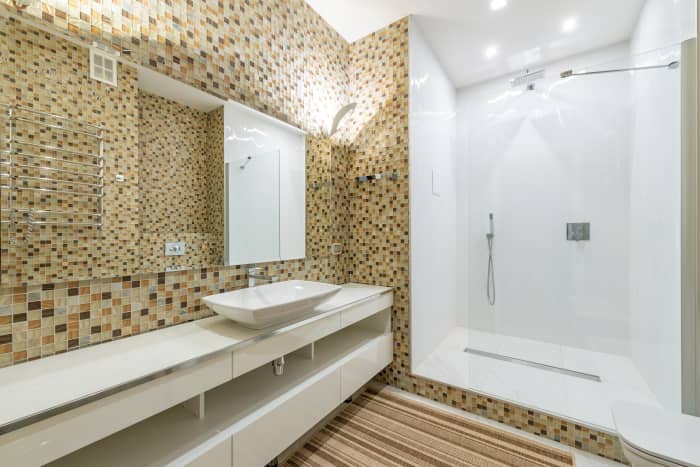 This glorious bathroom promises it will be a place of pampering. The intricate tiling with different colors is appropriate for Leo's template.