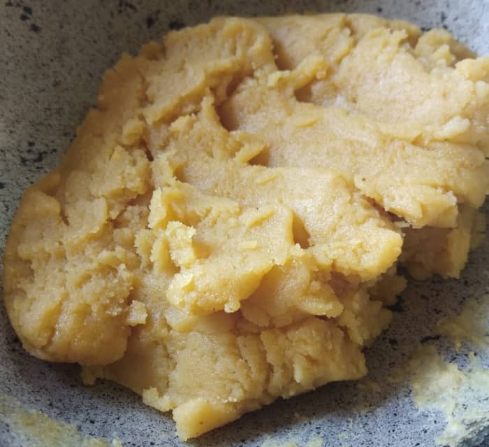 When the consistency of the halwa is thick and get released from the sides of the pan completely, switch off the flame.