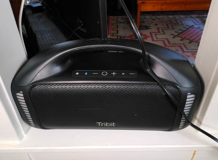 The LED lights have been switched off because this speaker is providing sound for a projector