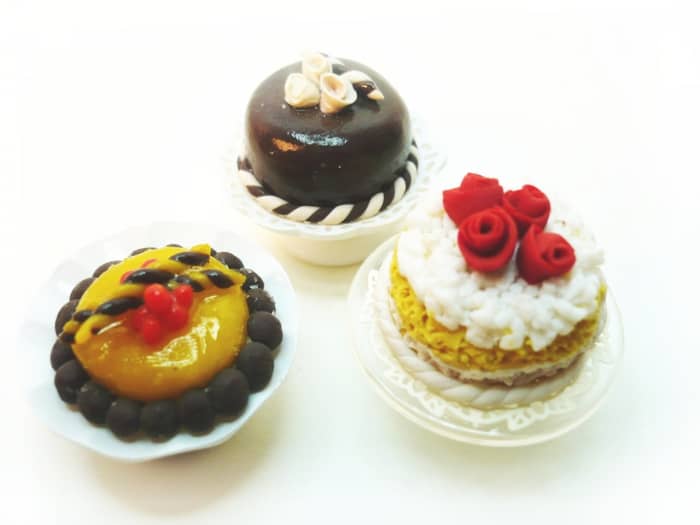 cheesecakes, mini banoffee pies or caramel bars are all gorgeous in miniature forms. get inspiration from mini food websites.