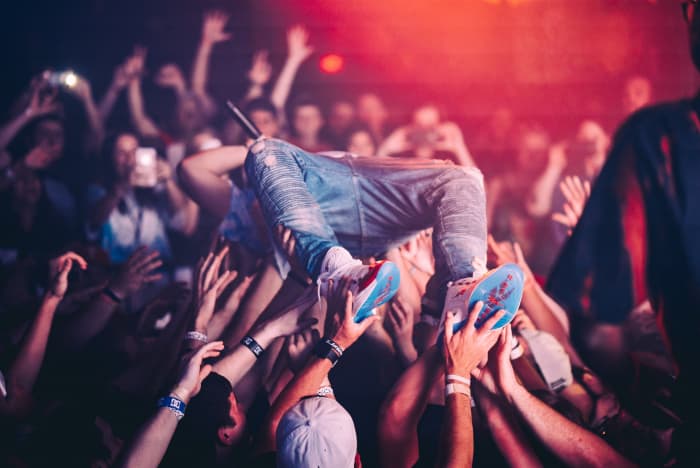 Reggaeton is huge at dance parties and nightclubs. Aside from hip hop and dancehall, the urban reggaeton sound incorporates diverse elements of calypso, bachata, salsa, cumbia, and merengue.