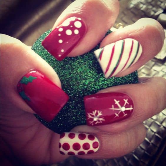 40+ Easy Christmas Nail Designs for a Holly Jolly Time - Bellatory