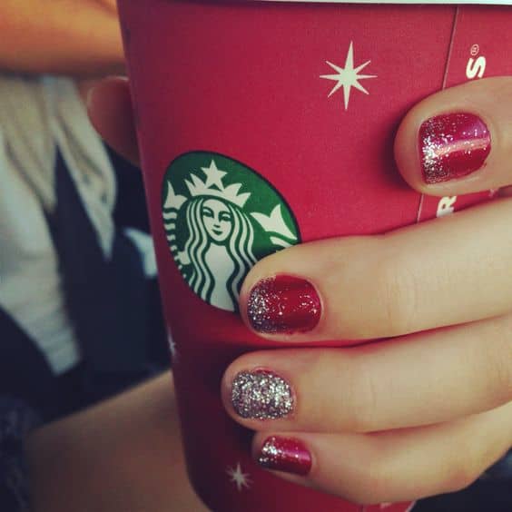 40+ Easy Christmas Nail Designs for a Holly Jolly Time - Bellatory