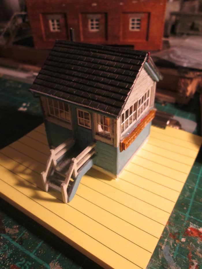 The view down onto the roof from the staircase side. If you saw the 'Thoraldby' layout you'd have seen this cabin minus interior detailing at the end of the platform at 'Ayton Row'. We all have our own crack at recycling ...