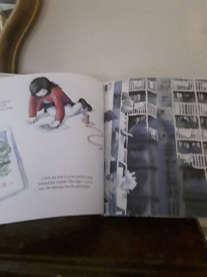 Liling has an idea to communicate with the little girl in the next building