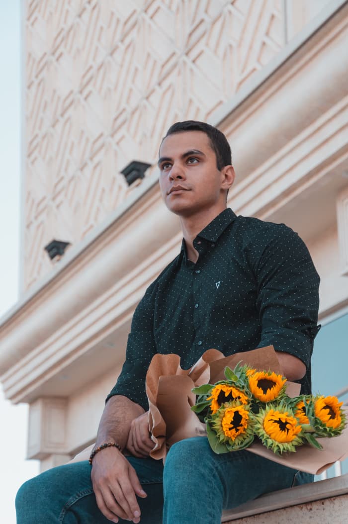 Opt for simplistic patterns when it comes to Capricorn. A shirt with tiny and subtle dots is appropriate for the 10th sign of the zodiac. The color of the shirt also works for the cardinal earth sign.