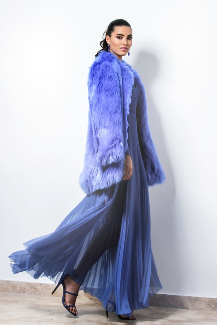 Aquarius' power color is blue. You want to rock the color in a way that's original. The air element is creative, so you need to inspire the imagination.