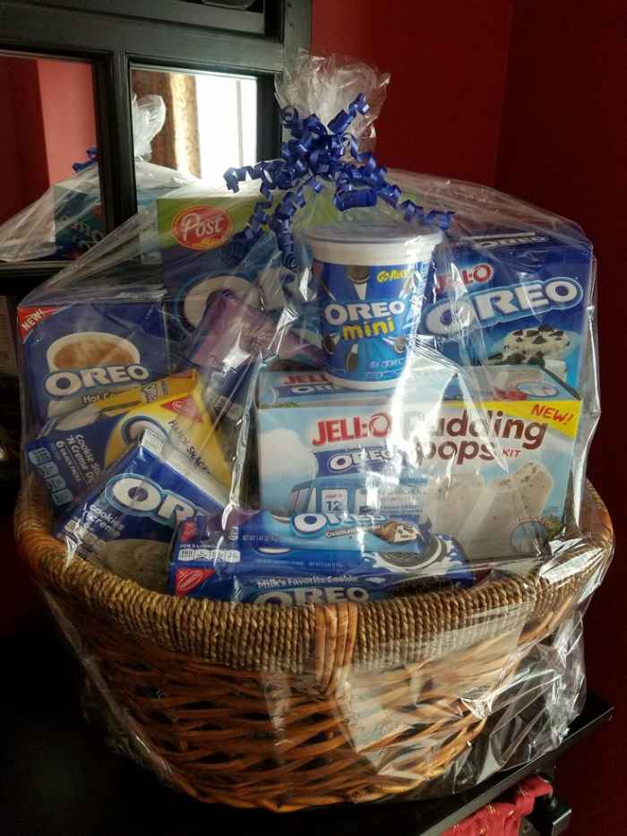 30+ Awesome DIY Christmas Gift Basket Ideas for Friends Holidappy