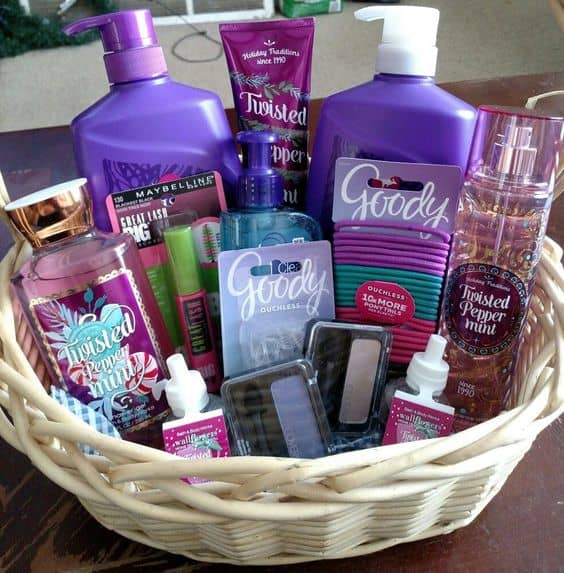 30+ Awesome DIY Christmas Gift Basket Ideas for Friends - HubPages