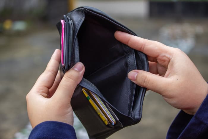 Inflation continues to cause pressure on our expenses, and this often leaves us with an empty wallet. Are you getting paid what you're worth at your current job?