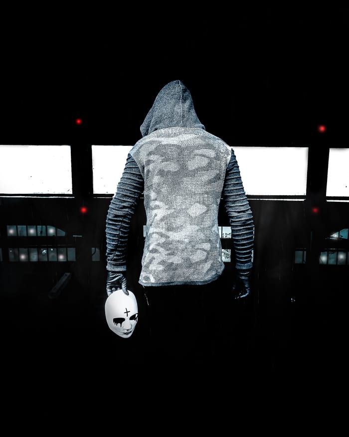 A good thriller movie should make you uneasy and that uneasiness should continue to bother you right until the very end. It should be simple in the plot as viewers have not come to solve puzzles. And lastly, it should be unique and unrepeatable.