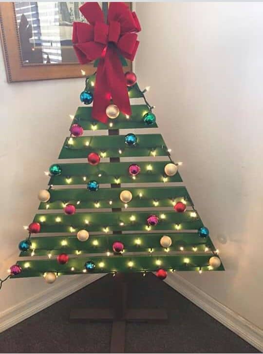 75+ Creative DIY Pallet Christmas Tree Ideas (Easy to Make!) - HubPages