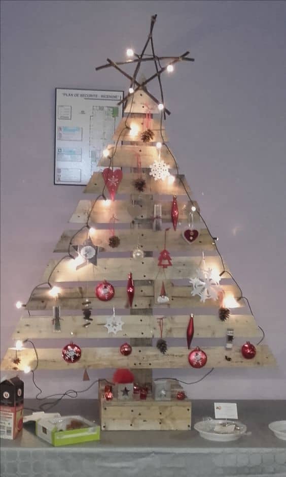 75+ Creative DIY Pallet Christmas Tree Ideas (Easy to Make!) - Holidappy