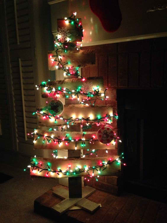 75+ Creative DIY Pallet Christmas Tree Ideas (Easy to Make!) - HubPages