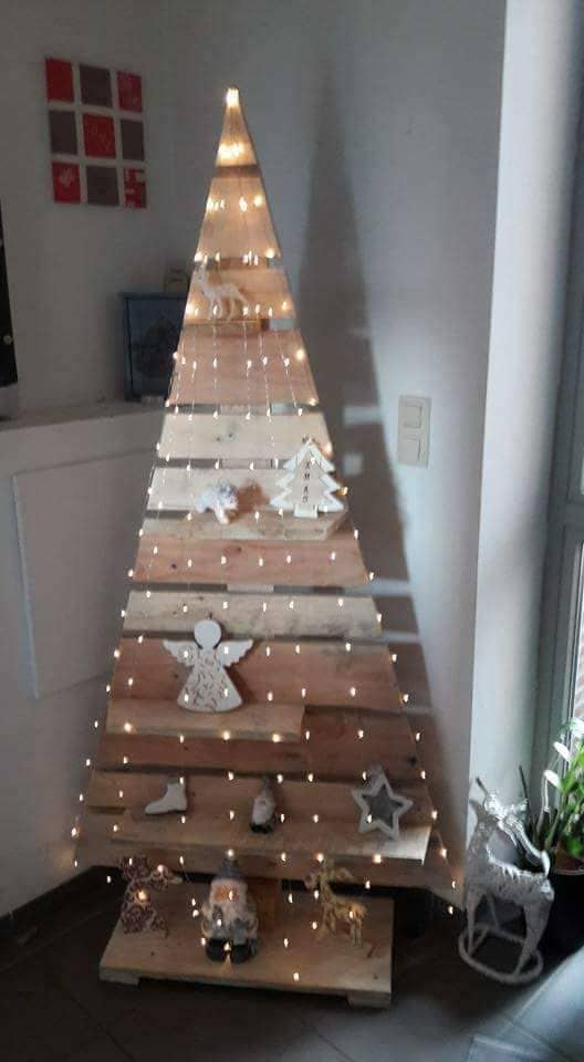 75+ Creative DIY Pallet Christmas Tree Ideas (Easy to Make!) - Holidappy