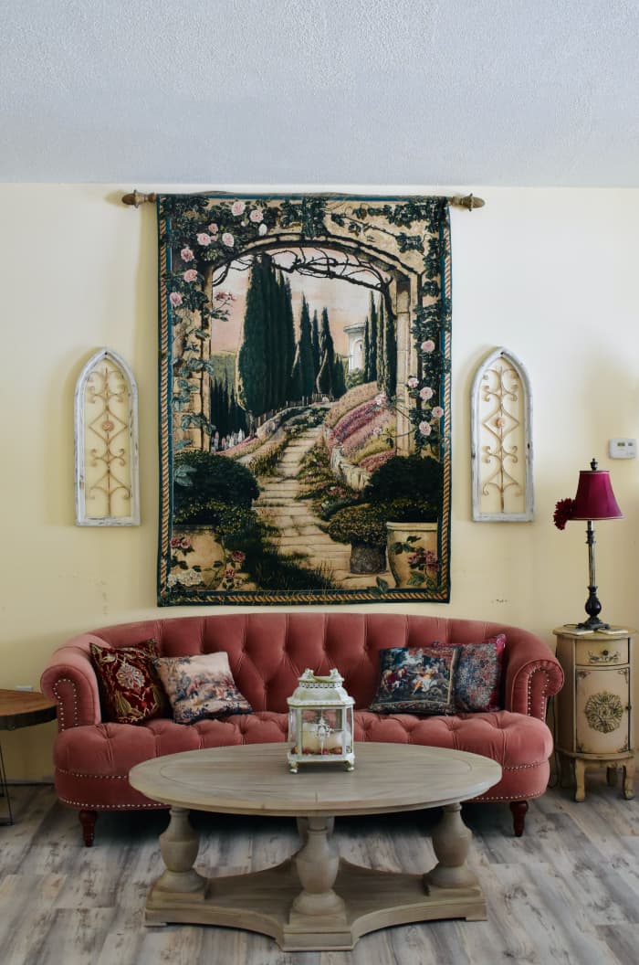 Sagittarius tends to play by their own rules. You want to create designs that come off original. Add art and colors that will give your room dimension.