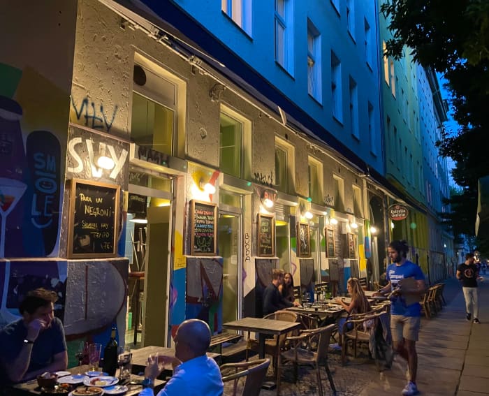 There are many restaurants along the sidewalks. This is a Spanish restaurant with excellent food from Galicia. Located near Görlitzer Park.