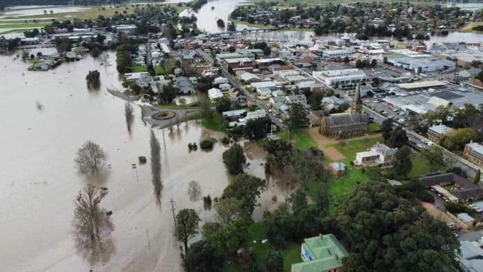 Global warming is becoming a real problem. While in in Europe and the northen emisphere they have doughts, here in Australia sometimes rains for days, and we have severe floods, some people drown, and some house may need to be relocated.