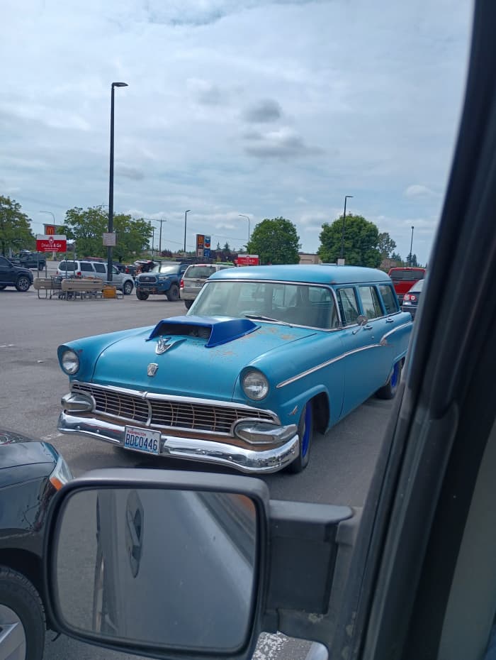 One of my favorite parts of any kind of delivery work is getting to see very cool cars along the commute.