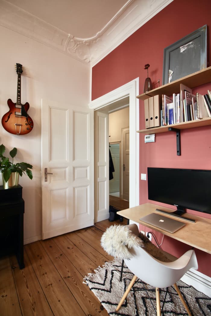 Pick an earthy color for your office walls. Keep things tidy, and add objects like pottery and terracotta. A rug will tie the room together.