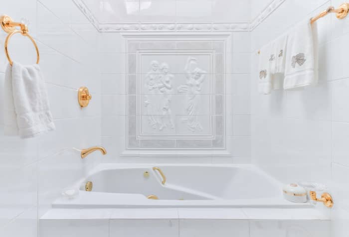 White is an excellent color for bathrooms intended to have a metal feng shui vibe. Gold metal accessories will make the room pop and look elegant.