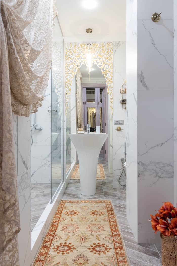 Rethink the bathroom. Add orange accents like rugs and plants to bring the bathroom warmth. Add new light fixtures to give the bathroom a renewed sense of energy.