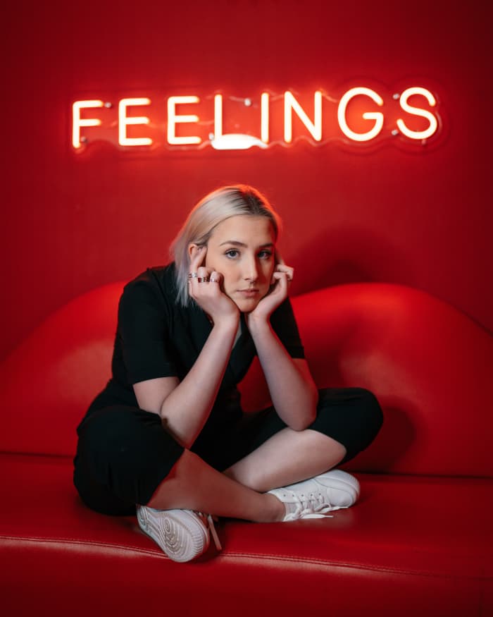 What Does Crossing the Legs Mean? Owlcation