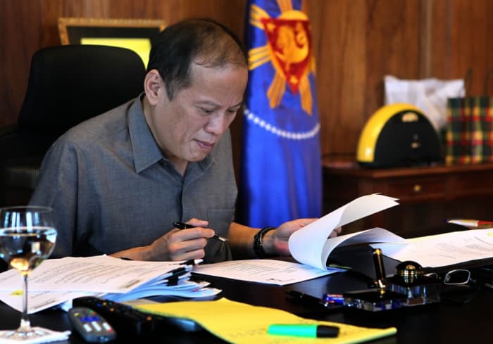Former President Aquino III appeared in court for Mamasapano clash.The Office of the Ombudsman found probable cause to charge in court with usurpation of authority under Article 177 of the Revised Penal Code and Anti-Graft and Corrupt Practices Act.