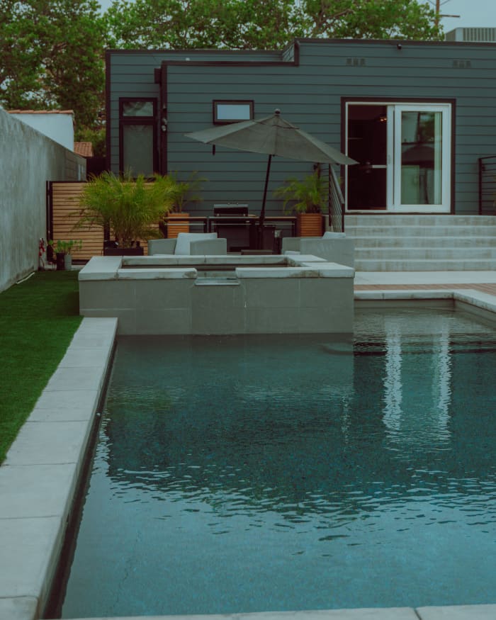 natural-pool-landscaping-ideas-for-privacy