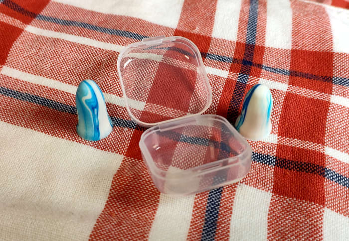 These earplugs can be worn in a noisy environment, blocking outside noise while you are listening over the headphones
