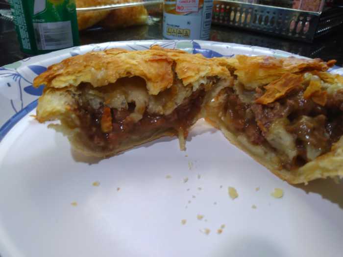Review of Boomerang's Traditional Beef (Pot Pie) Delishably