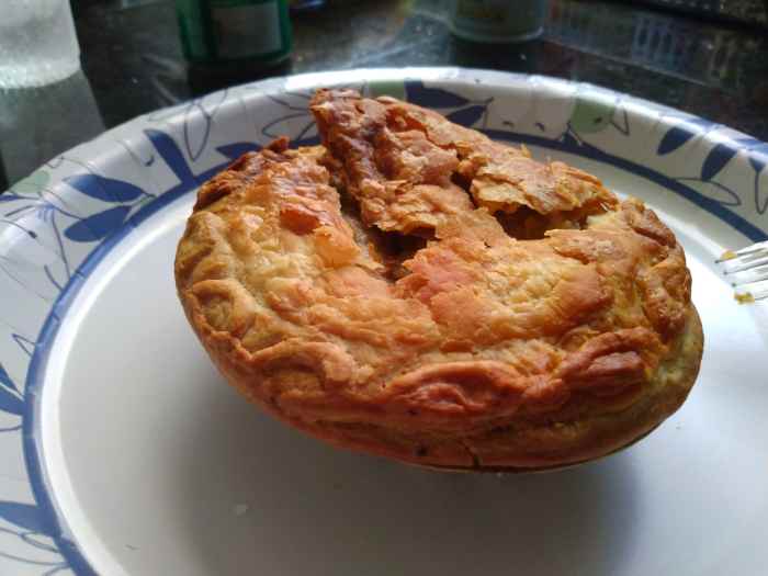 Review of Boomerang's Traditional Beef (Pot Pie) Delishably