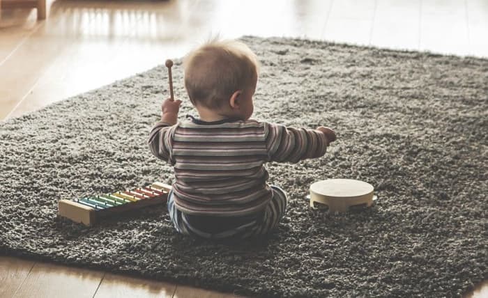Languageless thinking seems to have been achieved by people who are deaf from birth. It is difficult for those who can hear to imagine how this process occurs.
